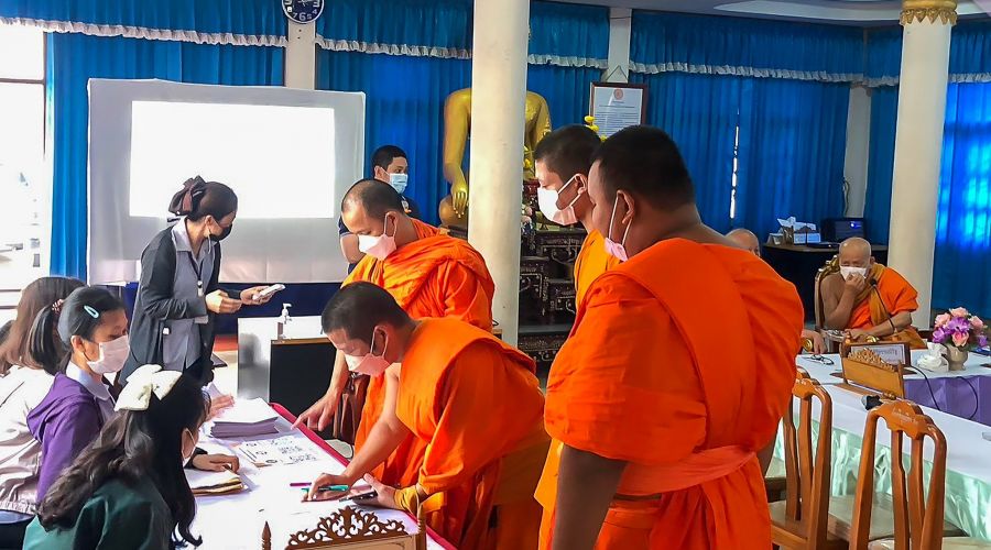 เรื่องการปฐมพยาบาลและการช่วยฟื้นคืนชีพ ซึ่งจัดทำโครงการถวายความรู้ แด่พระภิกษุสงฆ์และสามเณรกลุ่มเสี่ยงโรคไม่ติดต่อเรื้อรัง