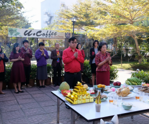 พิธีีไหว้วันตรุษจีน