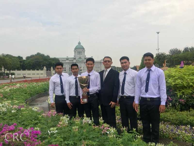 นักศึกษา คณะวิศวกรรมศาสตร์ วิทยาลัยเชียงราย รับพระราชทานถ้วยรางวัลชนะเลิศ การแข่งขัน 