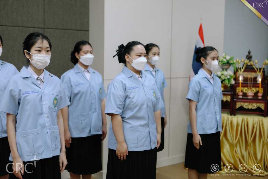 คณะสาธารณสุขศาสตร์ วิทยาลัยเชียงราย จัดพิธีมอบเข็มวิทยฐานะแก่นักศึกษาชั้นปีที่ 4 และพิธีมอบเสื้อกาวน์นักศึกษาปี 2 ประจำปีการศึกษา 2565 #10