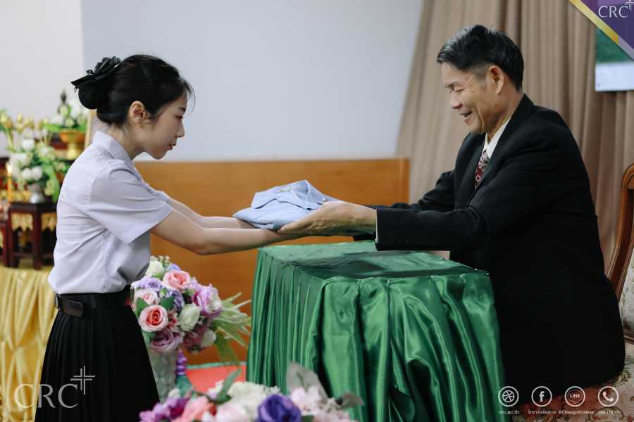 คณะสาธารณสุขศาสตร์ วิทยาลัยเชียงราย จัดพิธีมอบเข็มวิทยฐานะแก่นักศึกษาชั้นปีที่ 4 และพิธีมอบเสื้อกาวน์นักศึกษาปี 2 ประจำปีการศึกษา 2565 #15