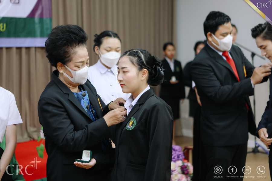 คณะสาธารณสุขศาสตร์ วิทยาลัยเชียงราย จัดพิธีมอบเข็มวิทยฐานะแก่นักศึกษาชั้นปีที่ 4 และพิธีมอบเสื้อกาวน์นักศึกษาปี 2 ประจำปีการศึกษา 2565 #13