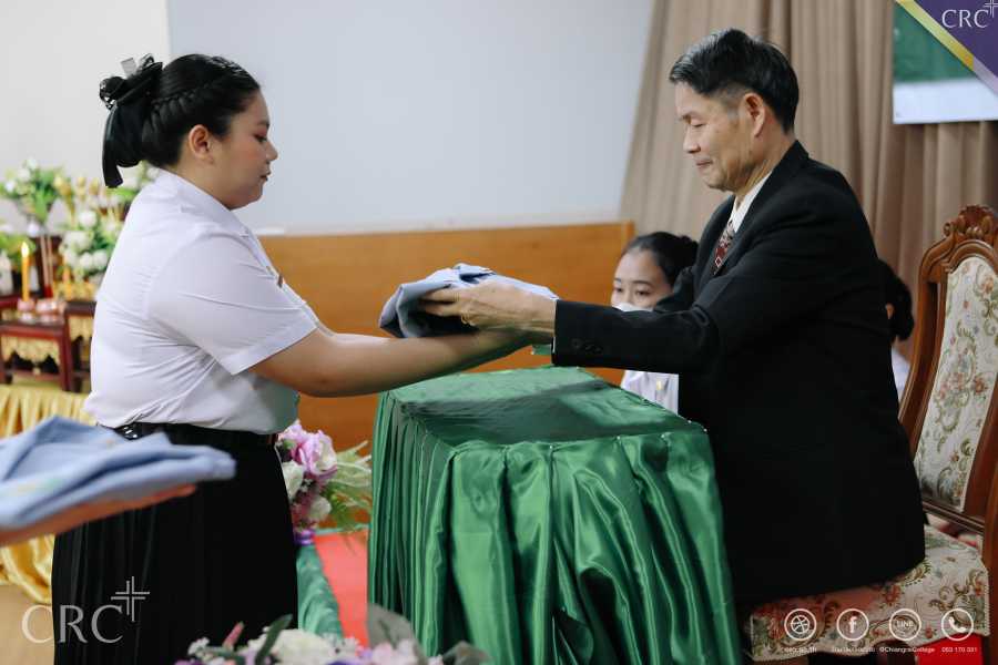 คณะสาธารณสุขศาสตร์ วิทยาลัยเชียงราย จัดพิธีมอบเข็มวิทยฐานะแก่นักศึกษาชั้นปีที่ 4 และพิธีมอบเสื้อกาวน์นักศึกษาปี 2 ประจำปีการศึกษา 2565 #12