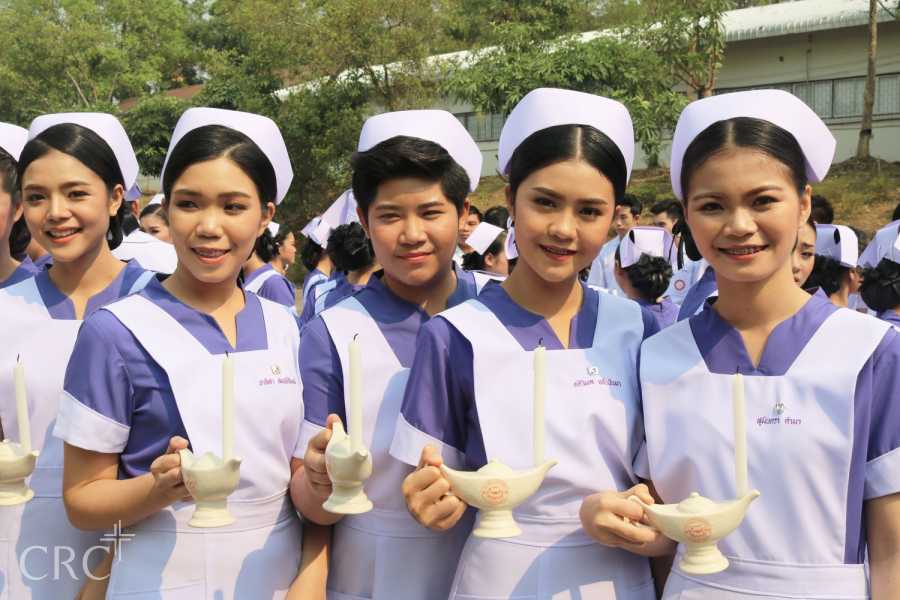 LIVE พีธีมอบหมวกและเข็ม นักศึกษาพยาบาลชั้นปีที่ 2 #60