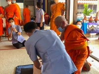 เรื่องการปฐมพยาบาลและการช่วยฟื้นคืนชีพ ซึ่งจัดทำโครงการถวายความรู้ แด่พระภิกษุสงฆ์และสามเณรกลุ่มเสี่ยงโรคไม่ติดต่อเรื้อรัง #12